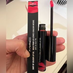 MAC Shot of colour lip oil in shade Whirled tour 892 2.7ml